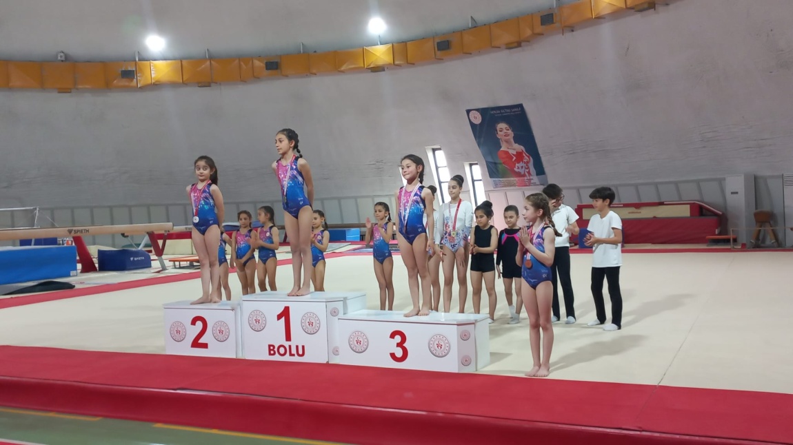 Okullar Arası Jimnastik Yarışmasında Derece Alan Öğrencilerimizi Tebrik Ederiz